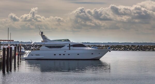 100 feet long luxury yacht