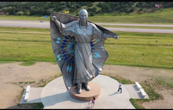 50 feet tall The Dignity: Of Earth & Sky statue